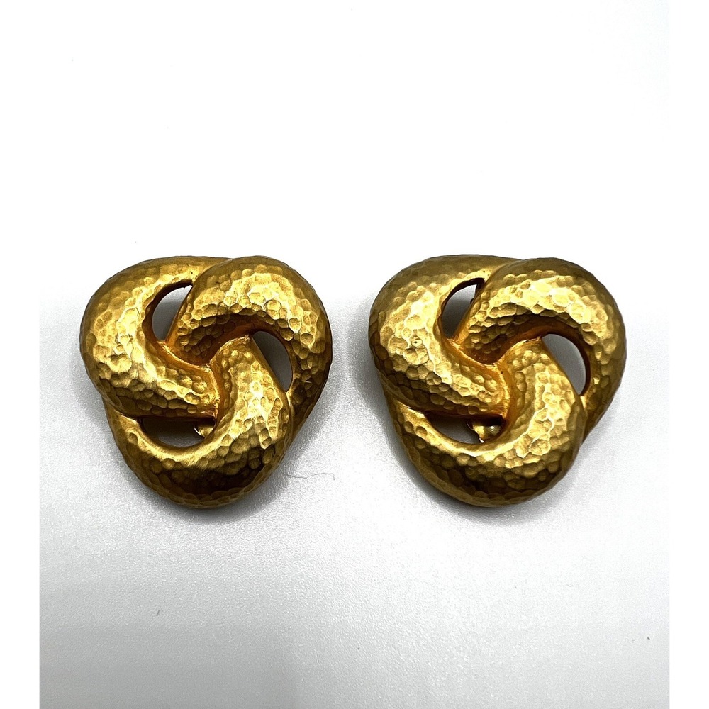 Vintage LES BERNARD SIGNED TEXTURED CHUNKY Gold-toned‎ Clip EARRINGS